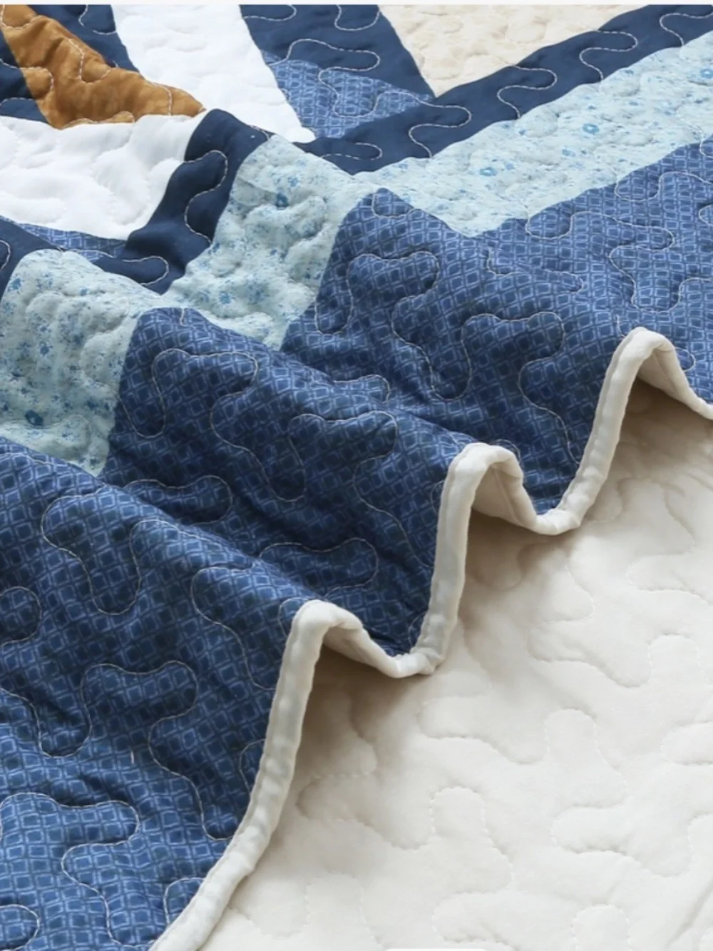 Starburst Farmhouse Printed Quilted Throw Blanket